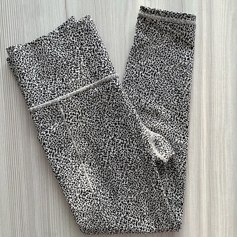 Athleta Salutation Stash Textured Tight